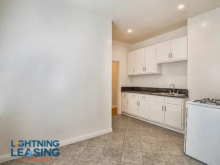 367 N Curson Ave #7 — Photo 5