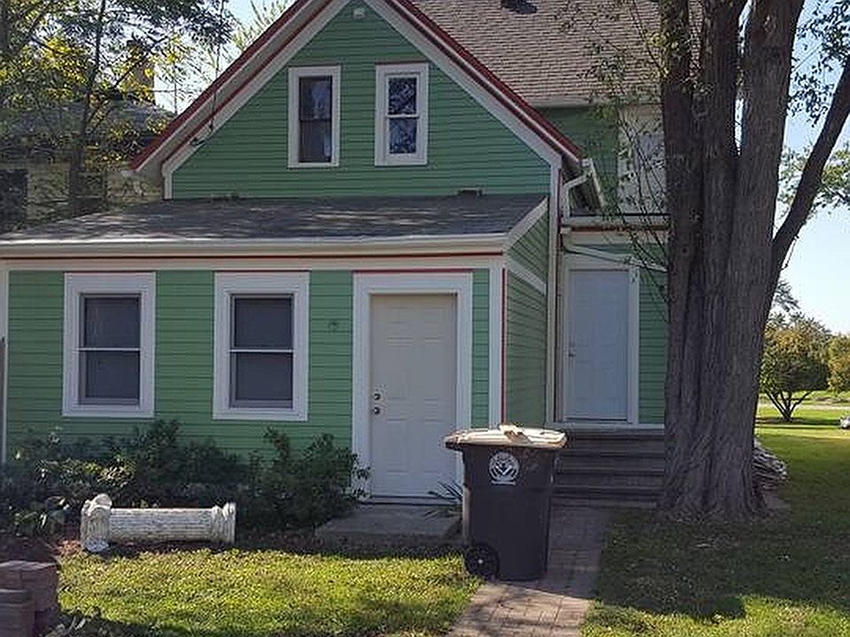 2nd image of 1129 Garden St