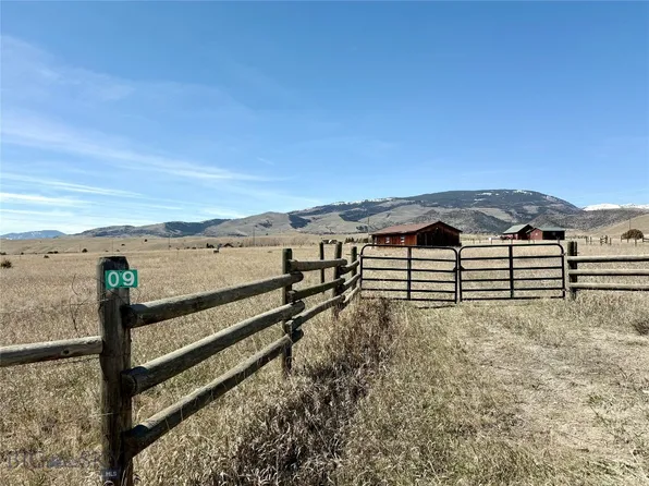9 Paradise Ranch Rd, Livingston, MT 59047