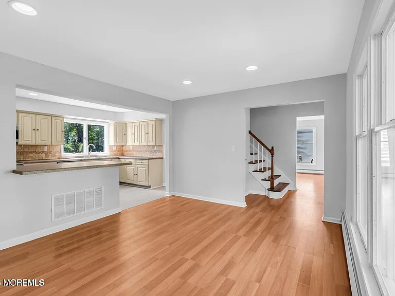 830 Brookside Dr — Photo 3
