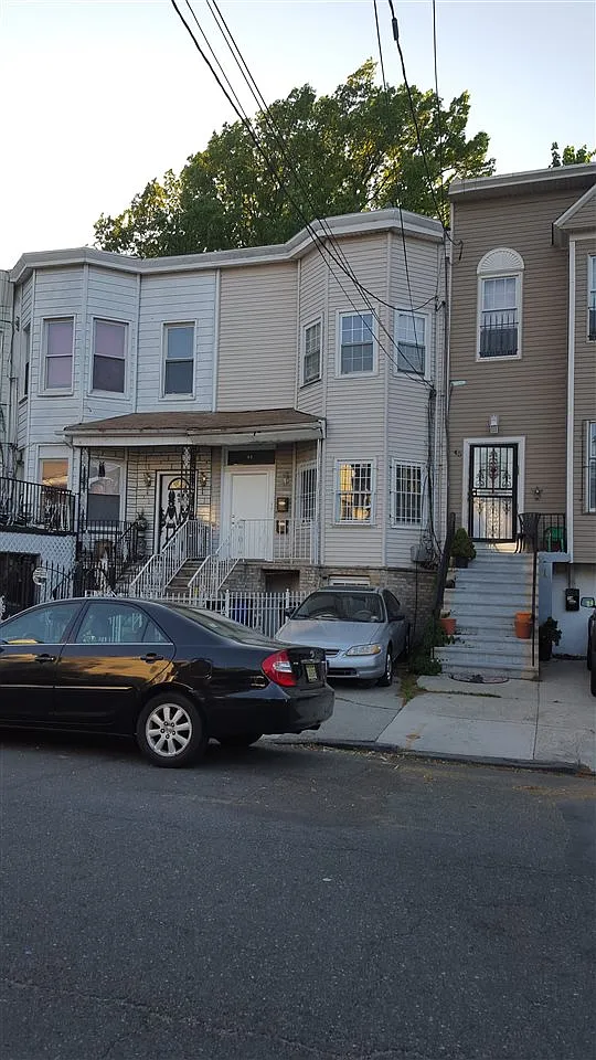 43 Arlington Ave photo 1