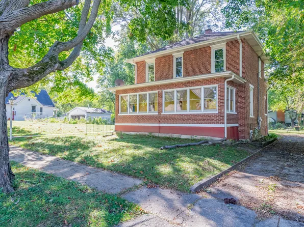 1121 Jewett St, Woodstock, IL 60098