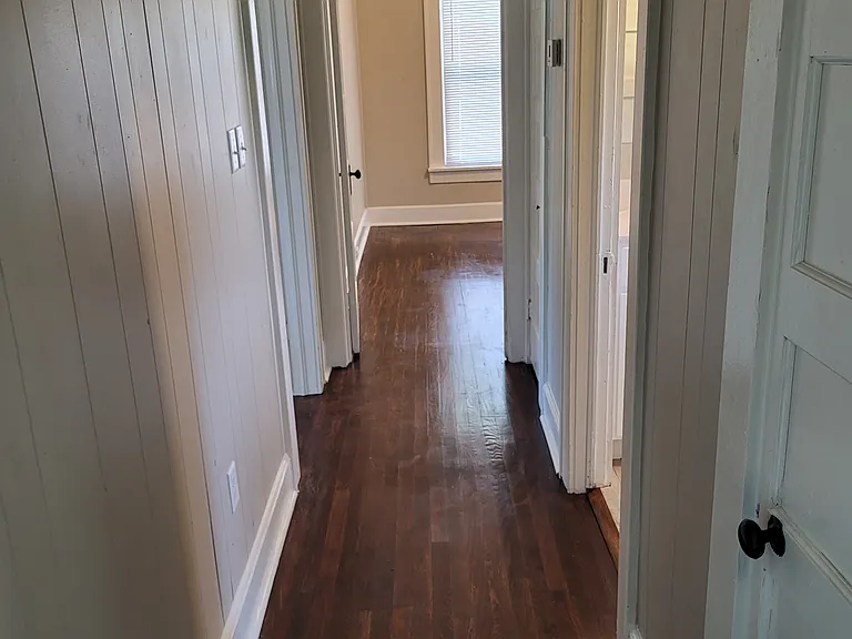 1604 W Royall Blvd — Photo 8