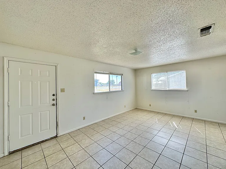 1313 W Stan Schlueter Loop — Photo 3