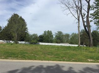 2 Reed Hill Dr, East Aurora, NY 14052
