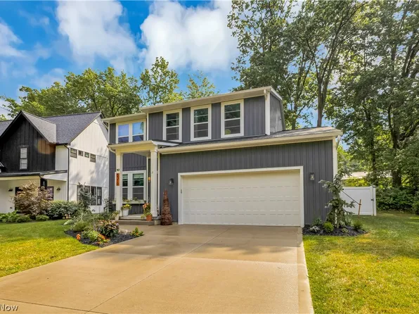 8319 Falls Glen Ln, Olmsted Falls, OH 44138