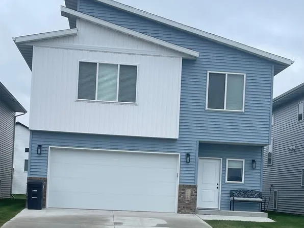7489 23rd St S, Fargo, ND 58104