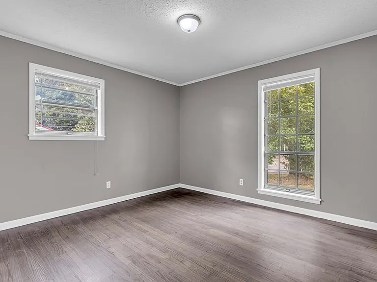 1007 Eisenhower Dr — Photo 22