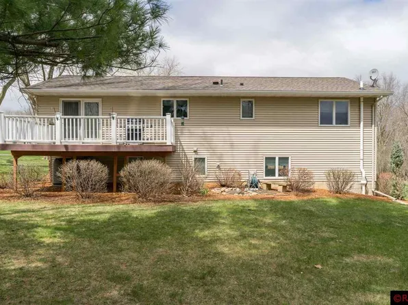 325 Meadow Woods Dr, Mankato, MN 56001