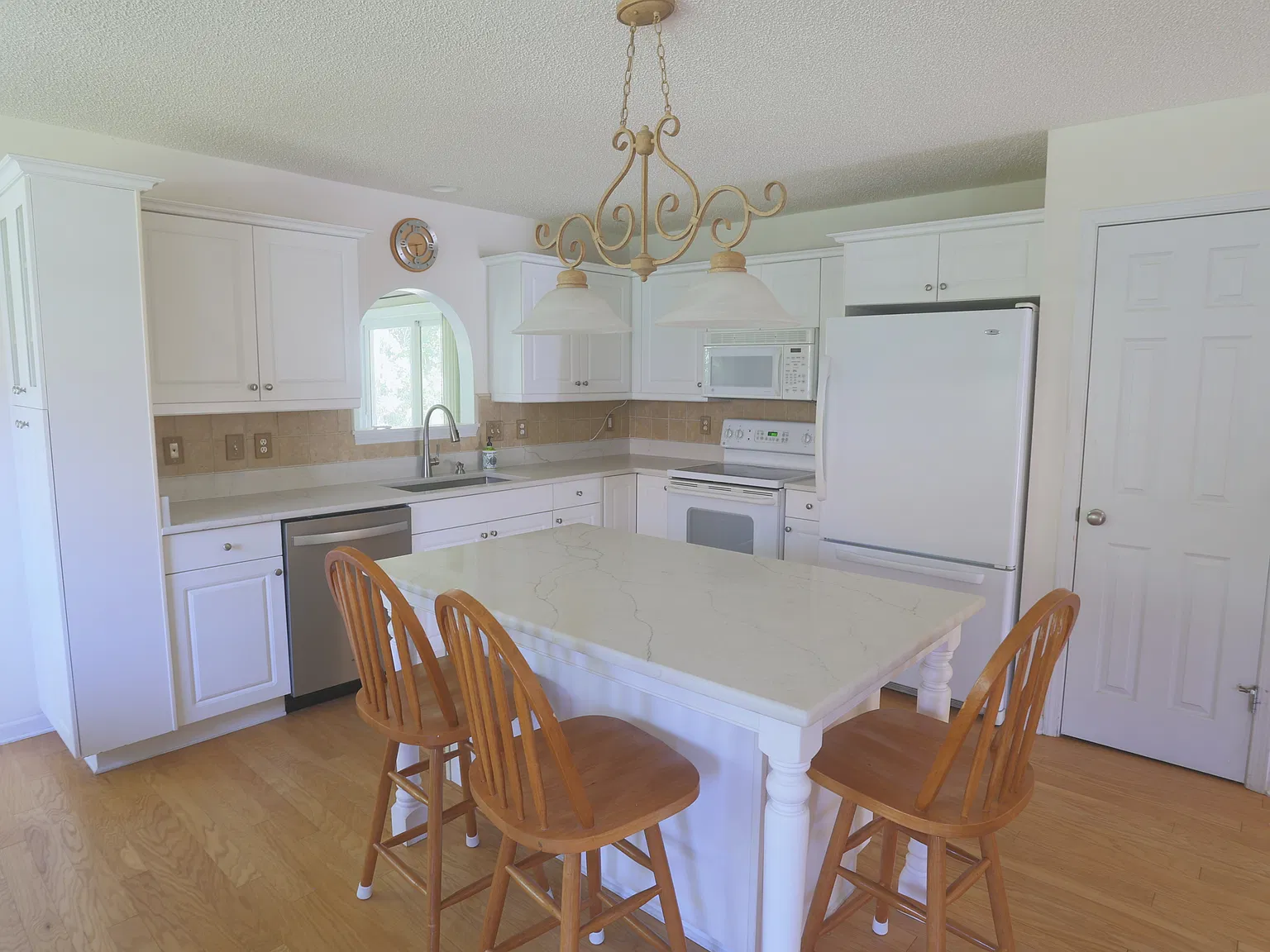 3 bed, 1645 sqft, $2,200 — Photo 4