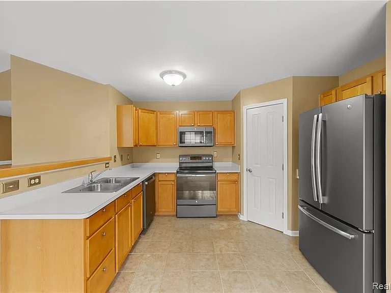 47408 Pembroke Dr — Photo 10