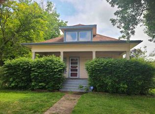1621 E 7th Ave, Winfield, KS 67156
