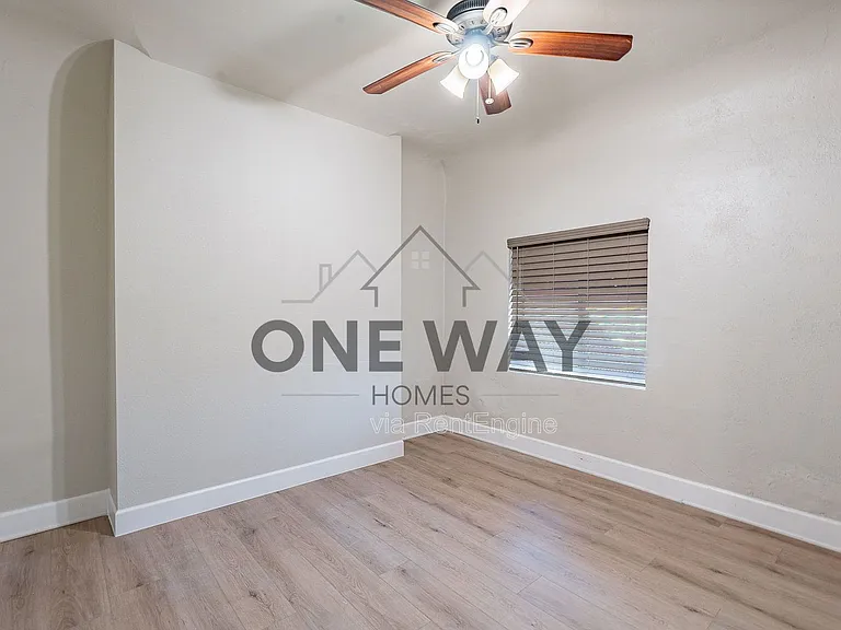 745 E Pierce St — Photo 27