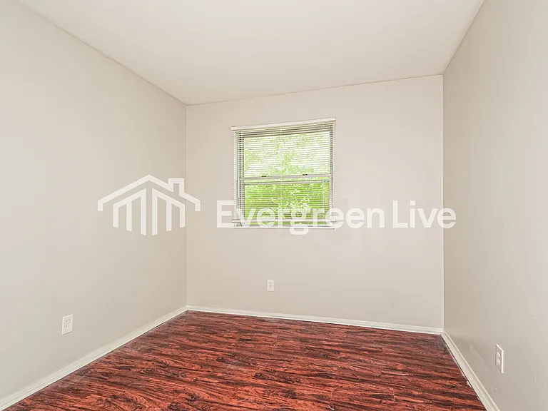 2667 Garham Dr — Photo 13