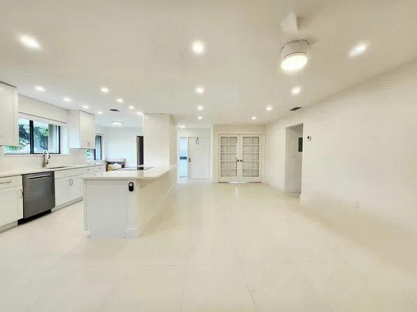 30 Pelican Pointe Dr, Delray Beach, FL