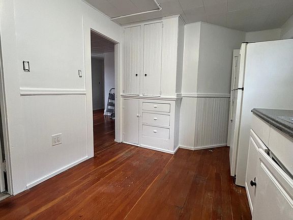 5th image of 93 W Pearl St APT 7