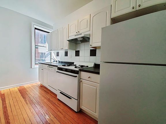 4th image of 3723 18th Ave APT 9B