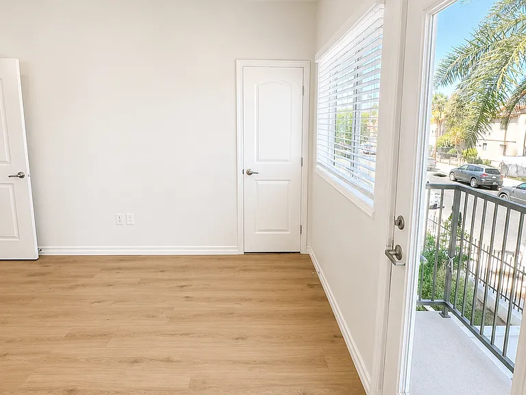 7327 Milwood Ave #101 — Photo 17