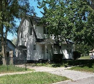 2nd image of 792 Amity Ave