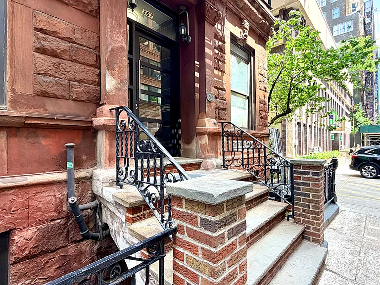 367 W 35th St #15 — Photo 1