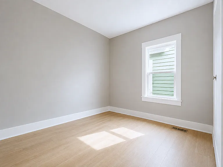1058 S Sheffield Ave — Photo 11
