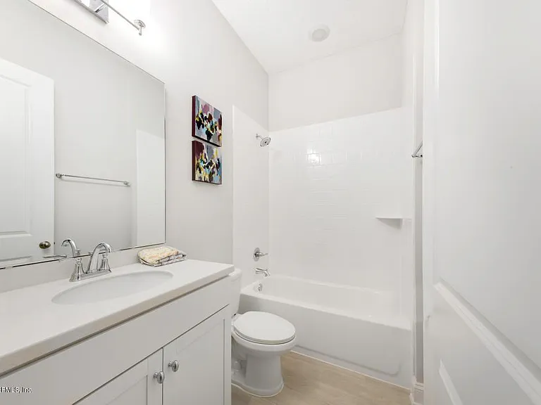 28 Stansbury Ln — Photo 18