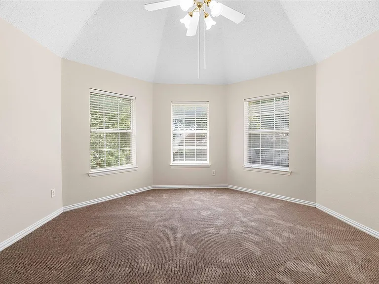 2324 Dyers Oak Dr — Photo 27