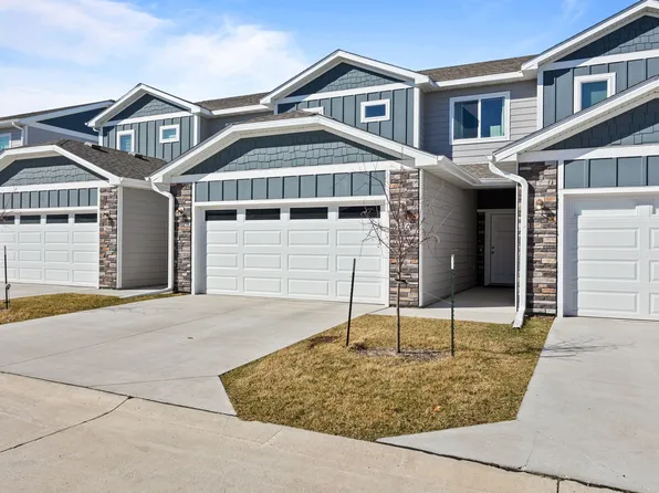 270 NW Waverly Dr, Waukee, IA 50263