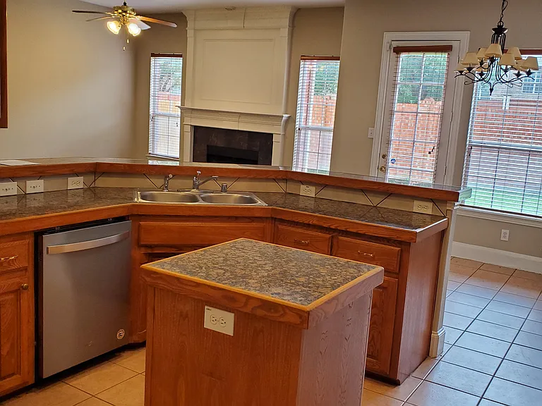 532 Silver Maple Dr — Photo 2