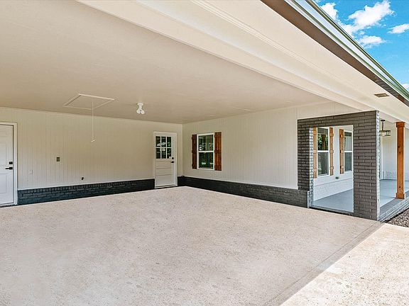 3rd image of 109 Robin Ln