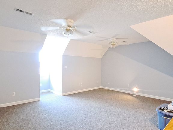 3rd image of 215 Buck Run Dr
