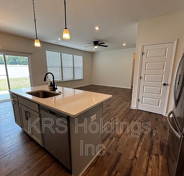 2220 Patrick Dr — Photo 8