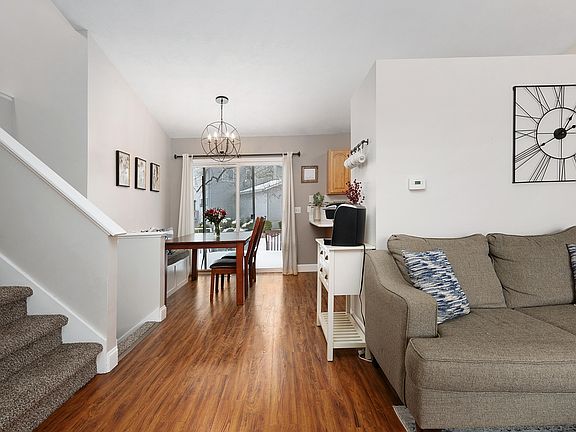 4th image of 400 Sunbrook Dr SE