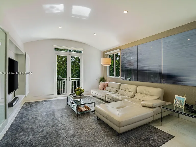112 Paloma Dr — Photo 5