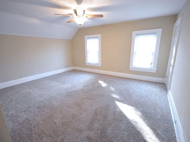 1504 Hamlet St — Photo 7