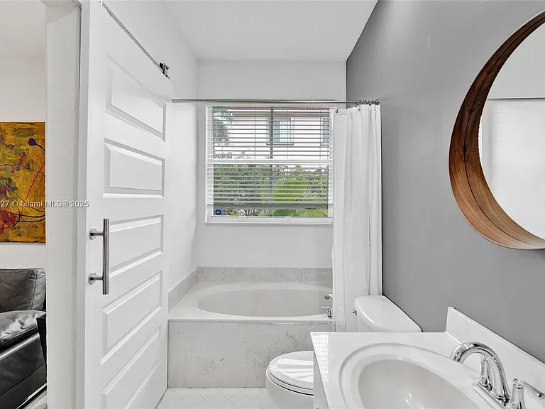 1725 Winterberry Ln — Photo 39