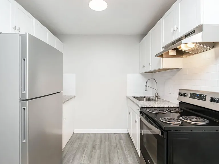 Cross Creek Apartments — Photo 20