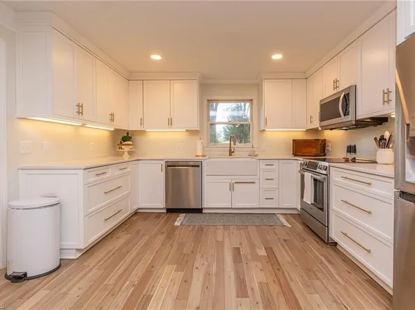 6867 Colonial Club Dr, Thomasville, NC 27360
