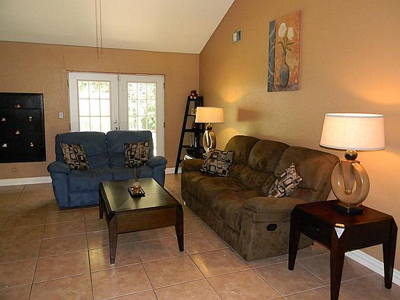 3rd image of 11918 Woolford Dr