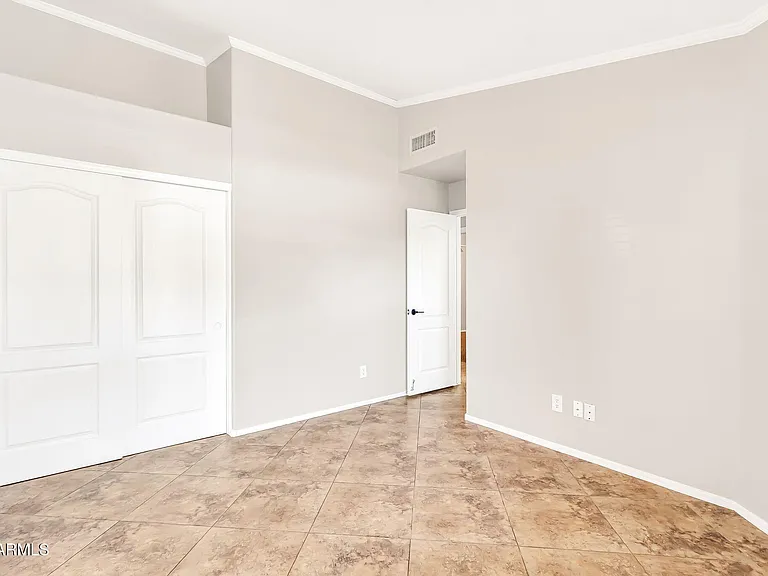 1113 E Betsy Ln — Photo 30