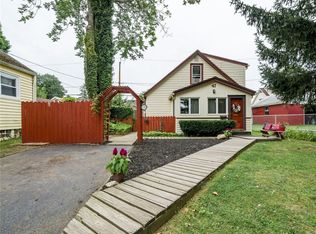 47 Sheraton Dr, Rochester, NY 14616