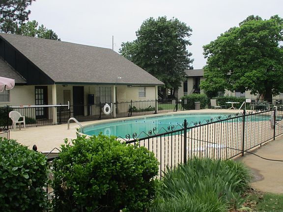 2nd image of 1823 E Lindsey St APT 2