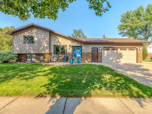 3504 Overlook Dr, Bismarck, ND 58503