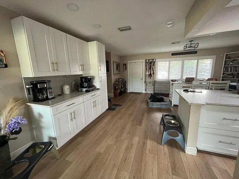 310 Dorchester Dr — Photo 6