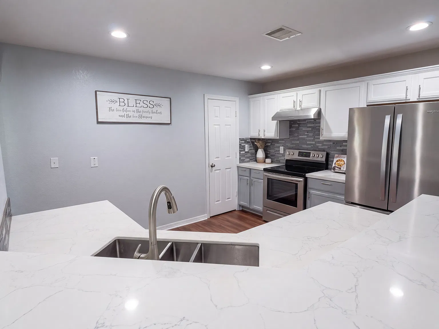 3 bed, 2.5 bath, 1552 sqft, $2,100 — Photo 3