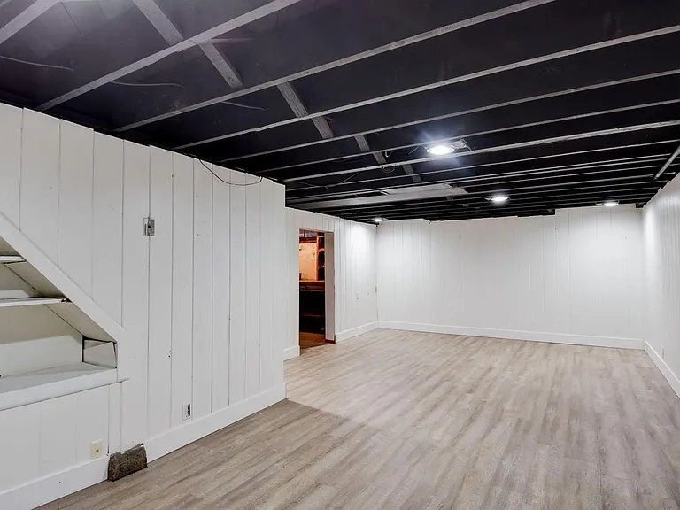 115 E Henry Clay St — Photo 22