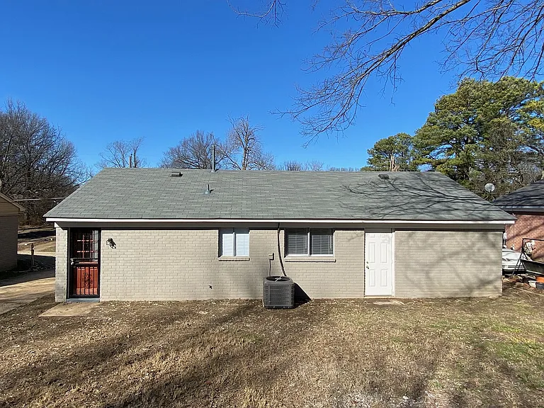 735 Farris Rd — Photo 8