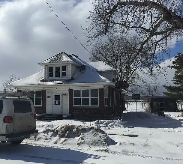 2nd image of 219 N Main St