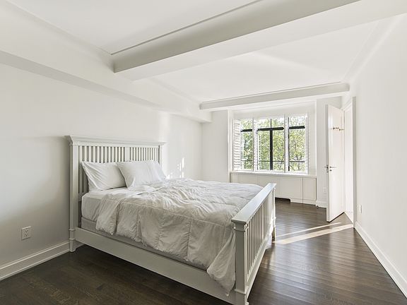 4th image of 130 W 12th St APT 7C