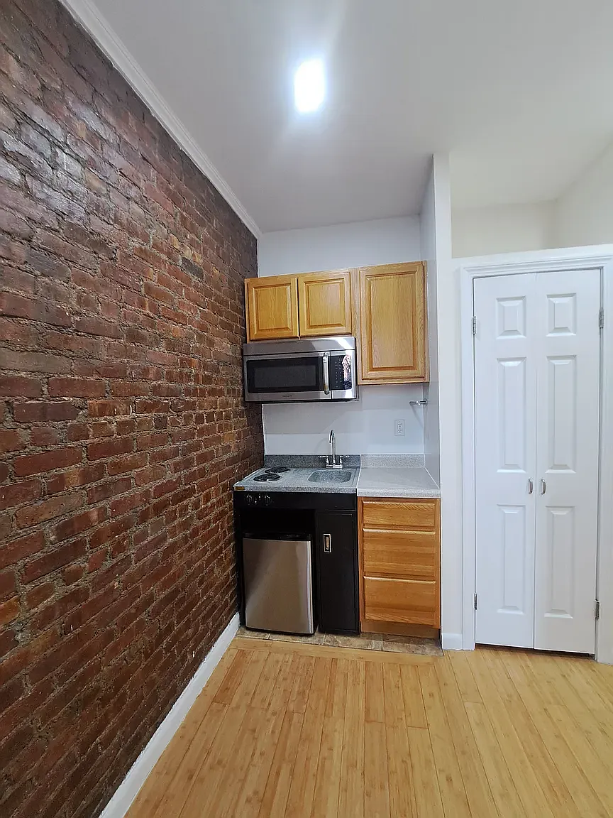 216 West 100th Street — Photo 4